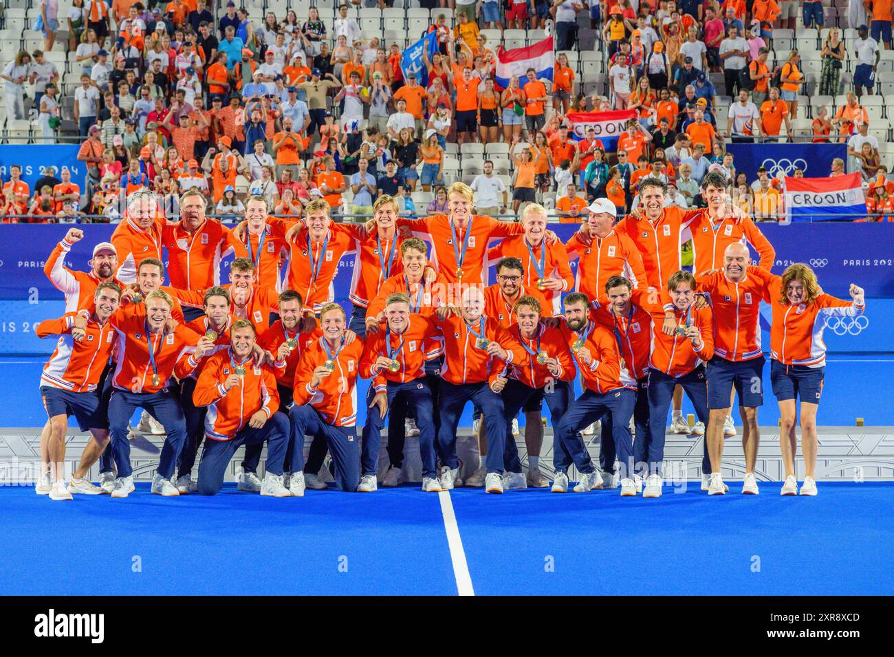 Paris, France. 25 juin 2024. PARIS, 25-07-2024, lieu : stade Yves-du-Manoir. Jeux Olympiques de Paris 2024. Hockey masculin Allemagne - match pour la médaille d'or des pays-Bas (Paris2024). L'équipe des pays-Bas et son personnel célèbrent la victoire du championnat. (Photo de Pro Shots/SIPA USA) crédit : SIPA US/Alamy Live News Banque D'Images