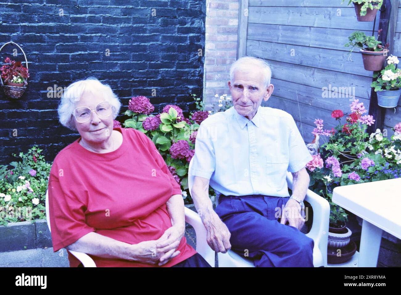 RM + mme Goemaat, Haarlem, pays-Bas, 06-08-1997, Whizgle Dutch News : des images historiques sur mesure pour l'avenir. Explorez le passé néerlandais avec des perspectives modernes grâce à des images d'agences néerlandaises. Concilier les événements d'hier avec les perspectives de demain. Embarquez pour un voyage intemporel avec des histoires qui façonnent notre avenir. Banque D'Images