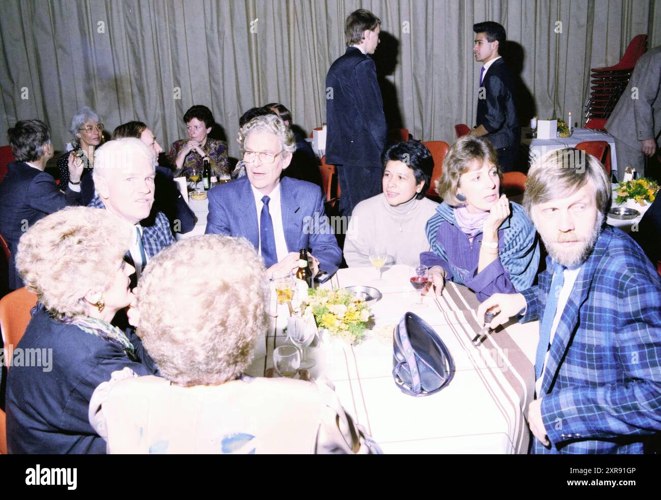 Réception, fête, Whizgle Dutch News : des images historiques sur mesure pour l'avenir. Explorez le passé néerlandais avec des perspectives modernes grâce à des images d'agences néerlandaises. Concilier les événements d'hier avec les perspectives de demain. Embarquez pour un voyage intemporel avec des histoires qui façonnent notre avenir. Banque D'Images