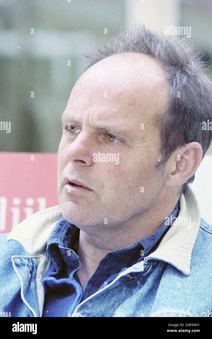 Portrait d'un homme, Whizgle Dutch News : images historiques adaptées pour l'avenir. Explorez le passé néerlandais avec des perspectives modernes grâce à des images d'agences néerlandaises. Concilier les événements d'hier avec les perspectives de demain. Embarquez pour un voyage intemporel avec des histoires qui façonnent notre avenir. Banque D'Images