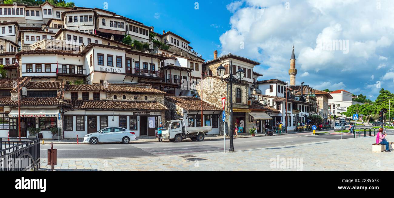 Berat, Albanie, la ville aux mille fenêtres Banque D'Images