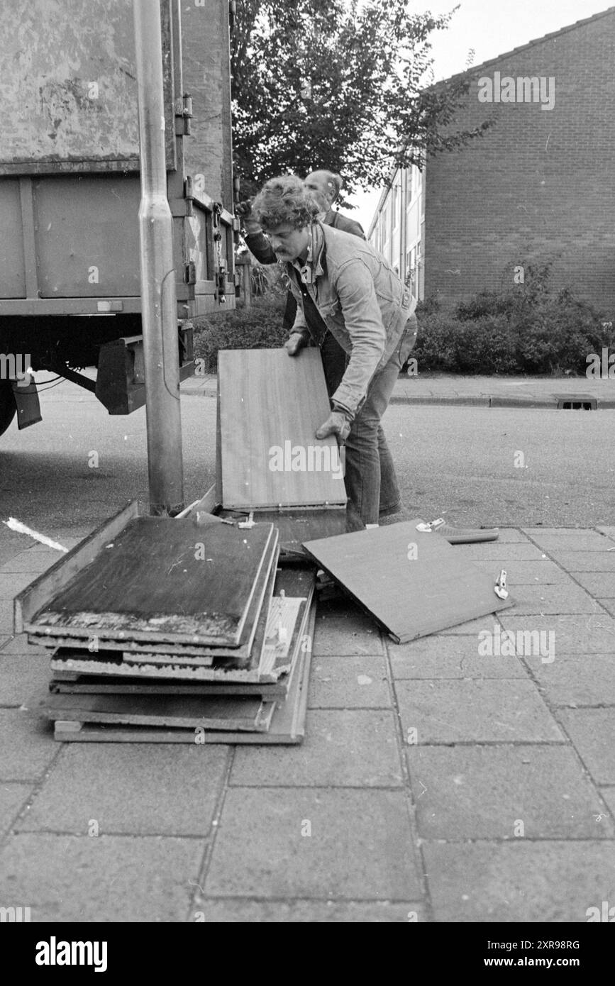 Rapports : collecte des déchets volumineux, rapport, ordures, 24-09-1981, Whizgle Dutch News : images historiques sur mesure pour l'avenir. Explorez le passé néerlandais avec des perspectives modernes grâce à des images d'agences néerlandaises. Concilier les événements d'hier avec les perspectives de demain. Embarquez pour un voyage intemporel avec des histoires qui façonnent notre avenir. Banque D'Images
