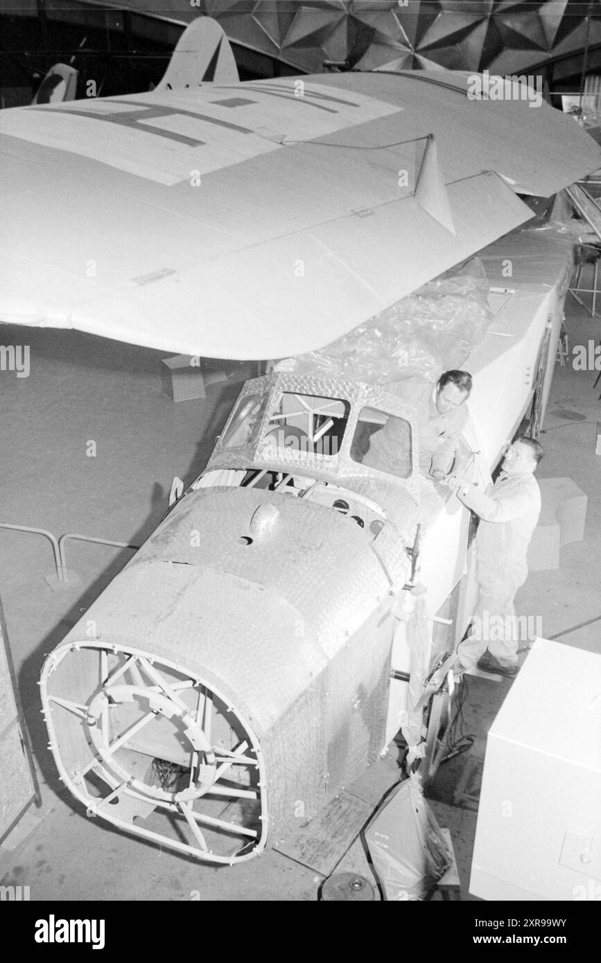 Réparer vieil avion, Aviodome, Schiphol, avions, 12-05-1987, Whizgle Dutch News : des images historiques sur mesure pour l'avenir. Explorez le passé néerlandais avec des perspectives modernes grâce à des images d'agences néerlandaises. Concilier les événements d'hier avec les perspectives de demain. Embarquez pour un voyage intemporel avec des histoires qui façonnent notre avenir. Banque D'Images
