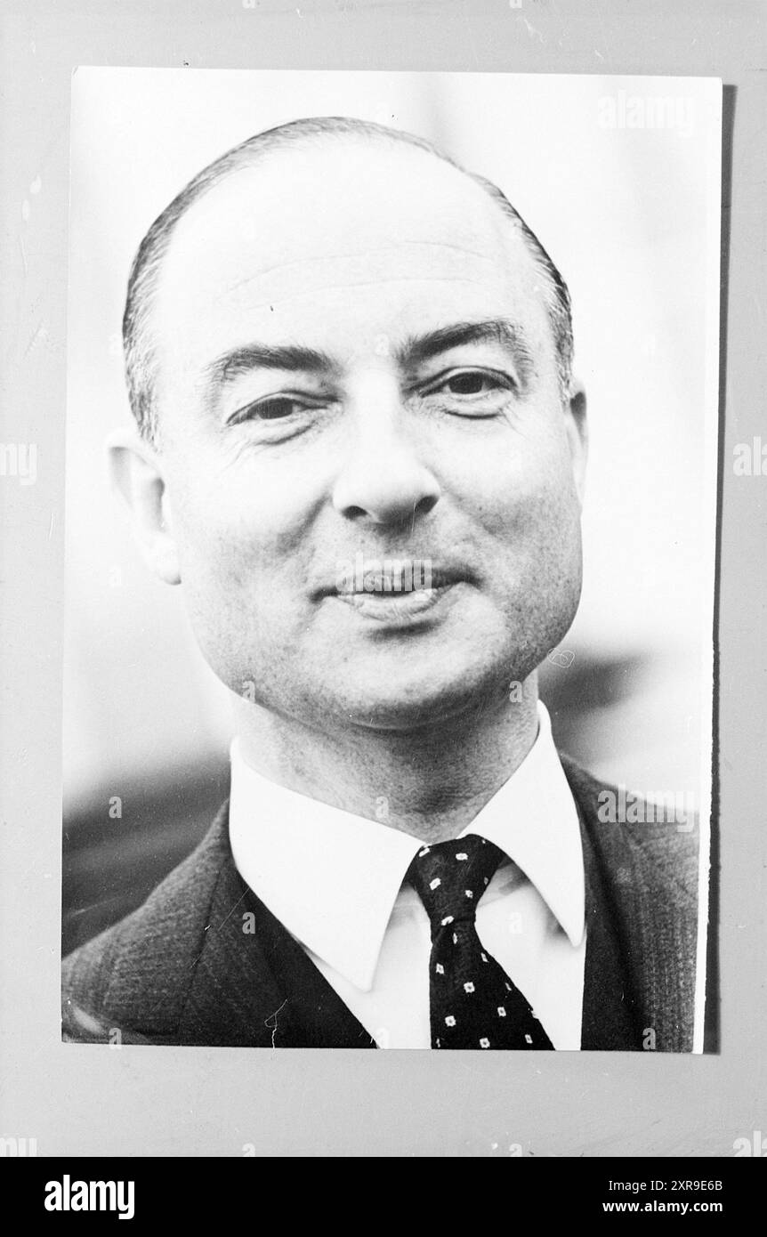 Portrait de Norbert Schmelzer, politicien, Whizgle Dutch News : images historiques adaptées pour l'avenir. Explorez le passé néerlandais avec des perspectives modernes grâce à des images d'agences néerlandaises. Concilier les événements d'hier avec les perspectives de demain. Embarquez pour un voyage intemporel avec des histoires qui façonnent notre avenir. Banque D'Images