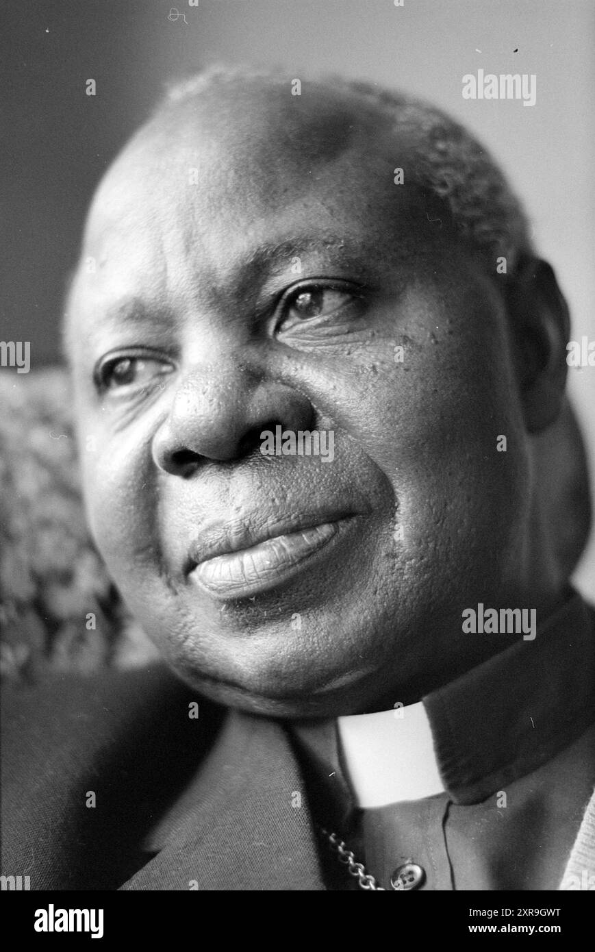 Évêque de l'Ouganda, S'poort, Santpoort, 18-06-1993, Whizgle Dutch News : images historiques sur mesure pour l'avenir. Explorez le passé néerlandais avec des perspectives modernes grâce à des images d'agences néerlandaises. Concilier les événements d'hier avec les perspectives de demain. Embarquez pour un voyage intemporel avec des histoires qui façonnent notre avenir. Banque D'Images