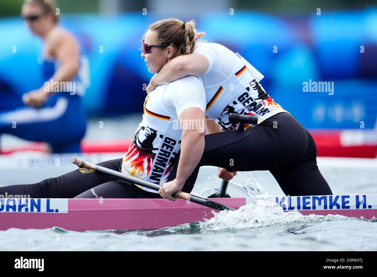 Germany's Lisa Jahn and Hedi Moana Kliemke react in the finish area of the women's canoe double 500-meter finals at the 2024 Summer Olympics, Friday, Aug. 9, 2024, in Vaires-sur-Marne, France. (AP Photo/Ebrahim Noroozi) Banque D'Images