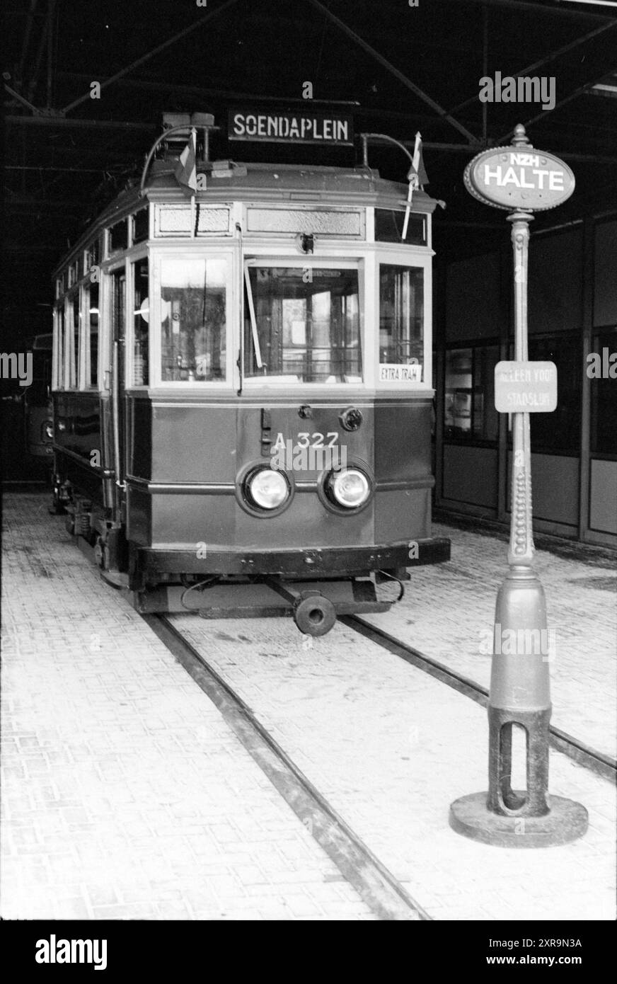 Ancien musée du tramway NZH, Noord Zuid Hollandse Vervoersmaatschappij N.V., NZ, Tram, 05-11-1986, Whizgle Dutch News : images historiques sur mesure pour l'avenir. Explorez le passé néerlandais avec des perspectives modernes grâce à des images d'agences néerlandaises. Concilier les événements d'hier avec les perspectives de demain. Embarquez pour un voyage intemporel avec des histoires qui façonnent notre avenir. Banque D'Images