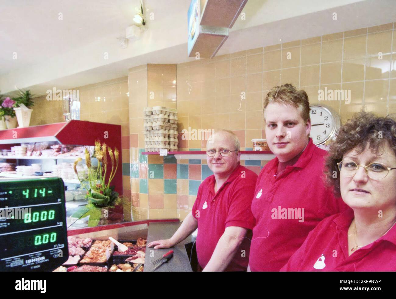 Poulet snack bar Bart, IJmuiden, IJmuiden, pays-Bas, 03-06-1999, Whizgle Dutch News : des images historiques sur mesure pour l'avenir. Explorez le passé néerlandais avec des perspectives modernes grâce à des images d'agences néerlandaises. Concilier les événements d'hier avec les perspectives de demain. Embarquez pour un voyage intemporel avec des histoires qui façonnent notre avenir. Banque D'Images