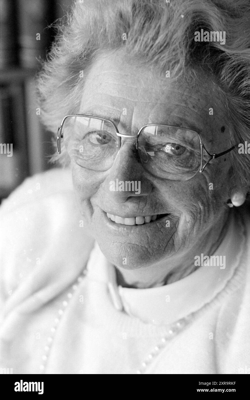 Fanny Blankers Koen Hoofddorp, Hoofddorp, pays-Bas, 06-04-1992, Whizgle Dutch News : des images historiques sur mesure pour l'avenir. Explorez le passé néerlandais avec des perspectives modernes grâce à des images d'agences néerlandaises. Concilier les événements d'hier avec les perspectives de demain. Embarquez pour un voyage intemporel avec des histoires qui façonnent notre avenir. Banque D'Images