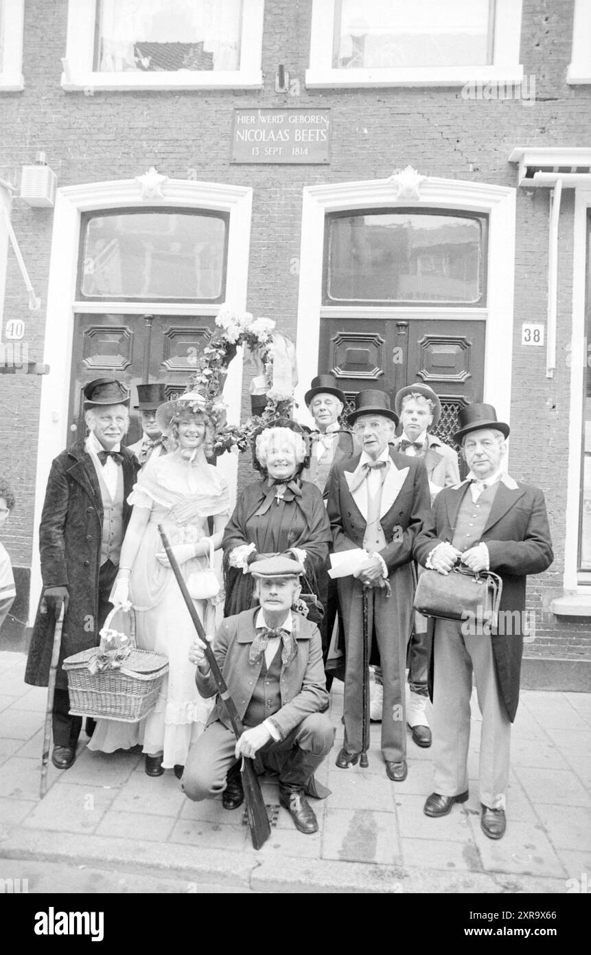 Maison de pose de couronnes Nicolaas betteraves, pose de couronnes, 18-06-1988, Whizgle Dutch News : images historiques sur mesure pour l'avenir. Explorez le passé néerlandais avec des perspectives modernes grâce à des images d'agences néerlandaises. Concilier les événements d'hier avec les perspectives de demain. Embarquez pour un voyage intemporel avec des histoires qui façonnent notre avenir. Banque D'Images