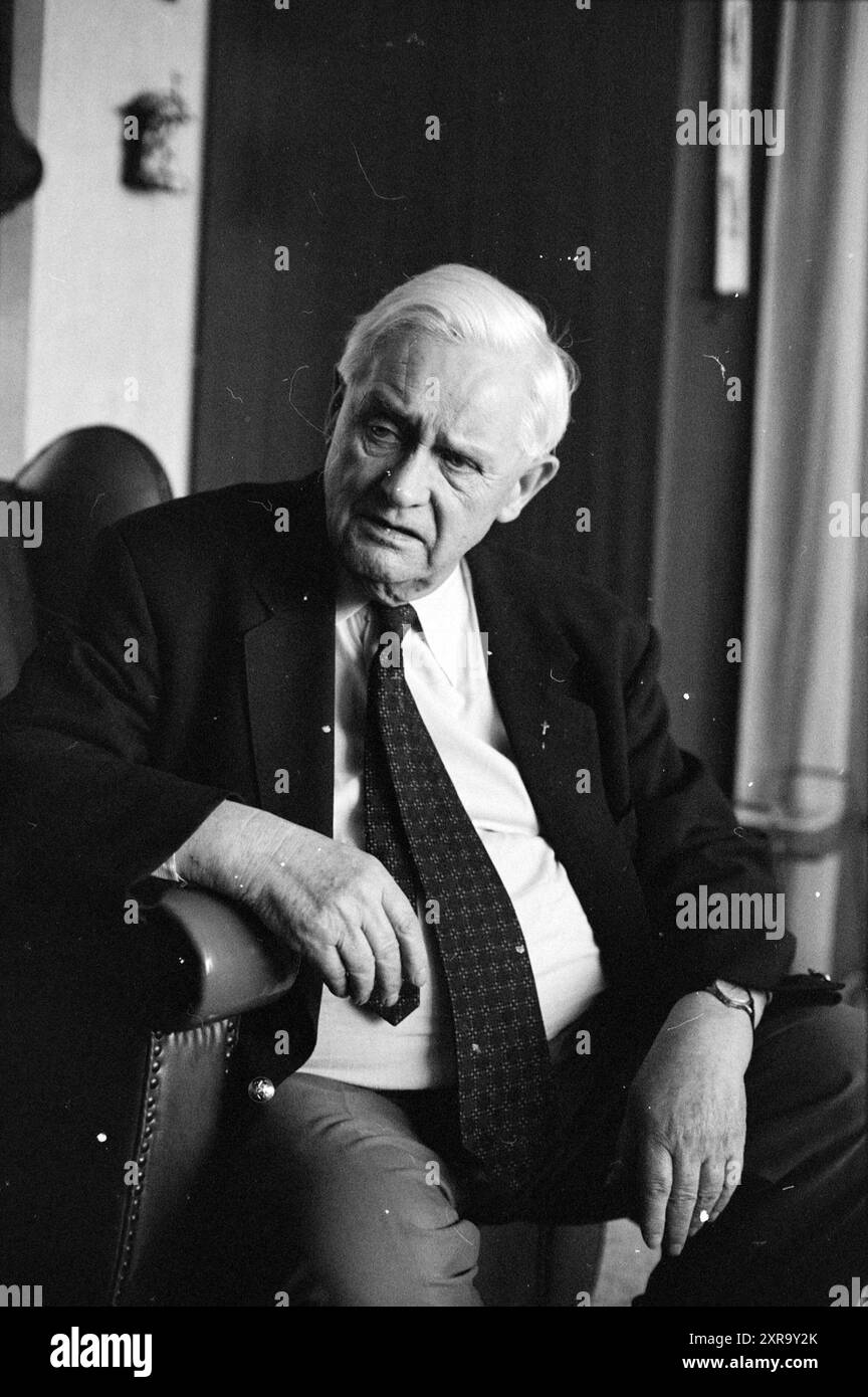 Pastor Voets, Alphen aan de Rijn, Église catholique romaine, Alphen aan den Rijn, 10-01-1990, Whizgle Dutch News : des images historiques sur mesure pour l'avenir. Explorez le passé néerlandais avec des perspectives modernes grâce à des images d'agences néerlandaises. Concilier les événements d'hier avec les perspectives de demain. Embarquez pour un voyage intemporel avec des histoires qui façonnent notre avenir. Banque D'Images