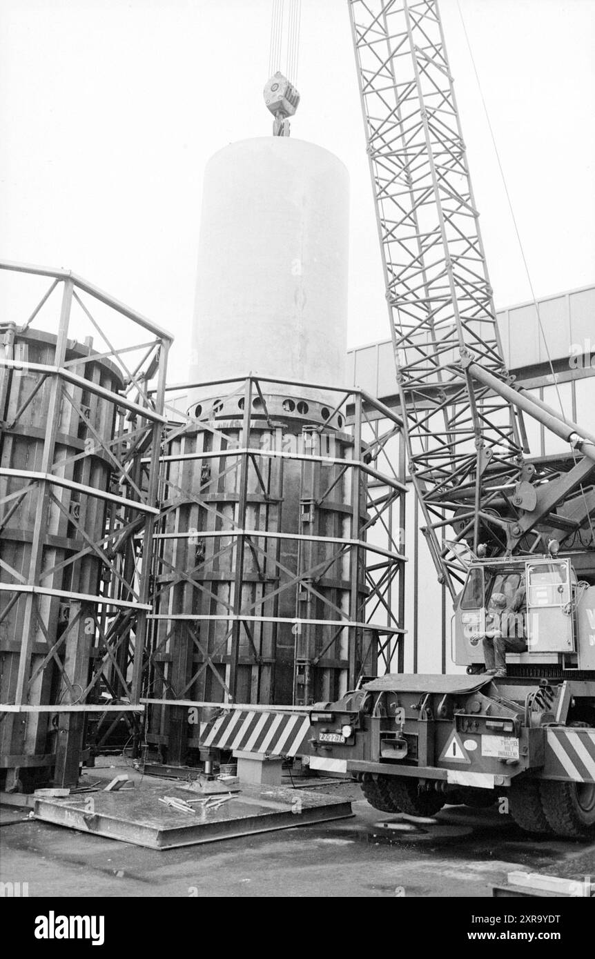 Chantier de construction, 15-07-1982, Whizgle Dutch News : images historiques sur mesure pour l'avenir. Explorez le passé néerlandais avec des perspectives modernes grâce à des images d'agences néerlandaises. Concilier les événements d'hier avec les perspectives de demain. Embarquez pour un voyage intemporel avec des histoires qui façonnent notre avenir. Banque D'Images