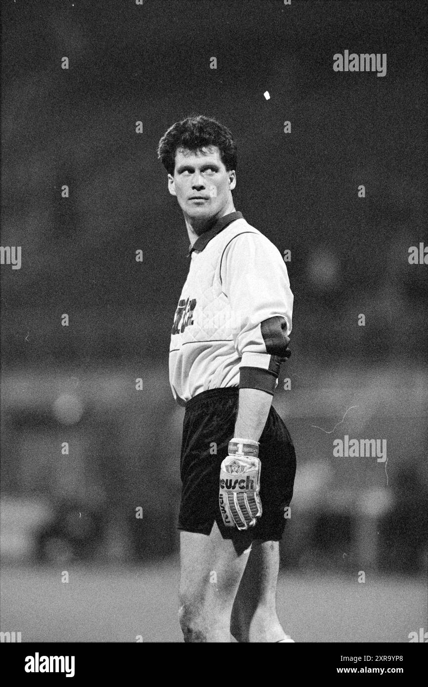 Football match Haarlem (maillot mention MITA) contre la Haye, Haarlem, Jan Gijzenkade, pays-Bas, Whizgle Dutch News : des images historiques sur mesure pour l'avenir. Explorez le passé néerlandais avec des perspectives modernes grâce à des images d'agences néerlandaises. Concilier les événements d'hier avec les perspectives de demain. Embarquez pour un voyage intemporel avec des histoires qui façonnent notre avenir. Banque D'Images