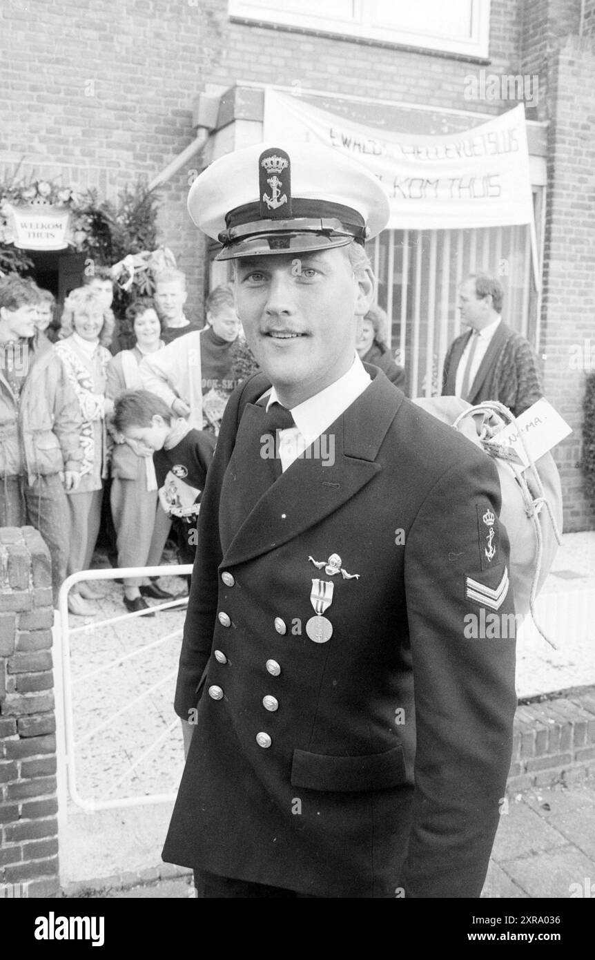 Ewald Venema retour Guerre du Golfe, restes de guerre, personnes, 07-02-1988, Whizgle Dutch News : images historiques sur mesure pour l'avenir. Explorez le passé néerlandais avec des perspectives modernes grâce à des images d'agences néerlandaises. Concilier les événements d'hier avec les perspectives de demain. Embarquez pour un voyage intemporel avec des histoires qui façonnent notre avenir. Banque D'Images