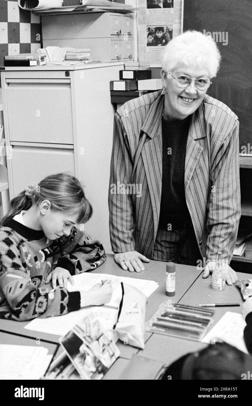 Éducation religieuse, Bosbeekschool, 24-01-1993, Whizgle Dutch News : des images historiques sur mesure pour l'avenir. Explorez le passé néerlandais avec des perspectives modernes grâce à des images d'agences néerlandaises. Concilier les événements d'hier avec les perspectives de demain. Embarquez pour un voyage intemporel avec des histoires qui façonnent notre avenir. Banque D'Images