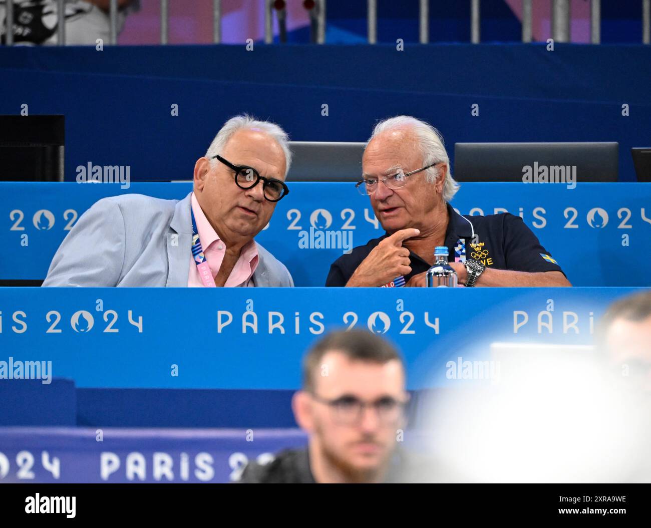 Paris, France. 09 août 2024. PARIS, FRANCE 20240809Le roi Carl Gustaf voit la suédoise Johanna Lindborg rencontrer la bulgare Bilyana Zhivkova Dudova lors de la classe des 62 kilogrammes de lutte dans l'arène du champ de mars pendant les Jeux olympiques d'été à Paris. Photo : Henrik Montgomery/TT/Code 10060 crédit : TT News Agency/Alamy Live News Banque D'Images