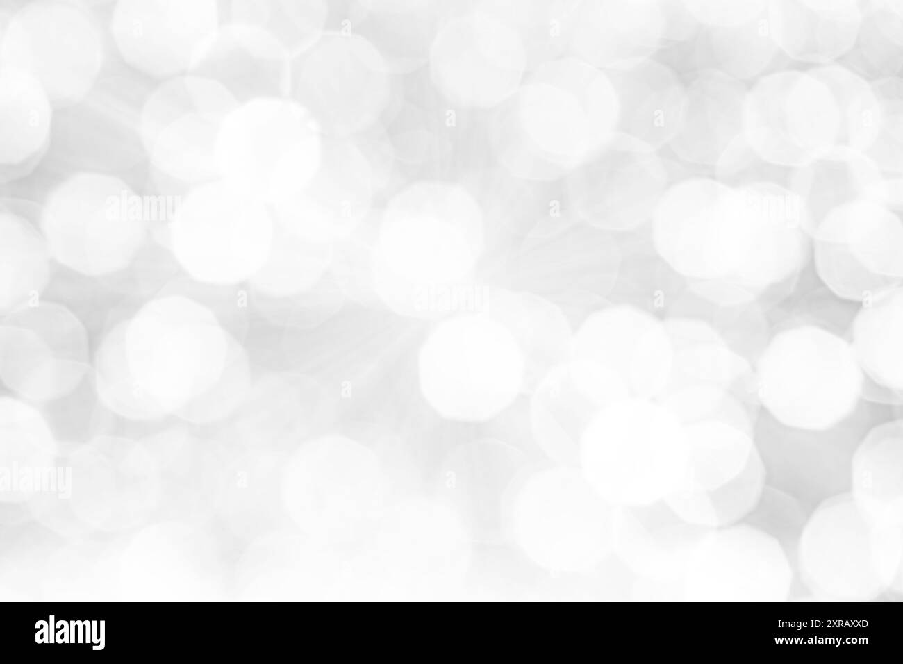 Arrière-plan abstrait flou. Fond flou blanc et argent abstrait avec des lumières scintillantes pour l'affichage, bokeh blanc, fond abstrait. Banque D'Images