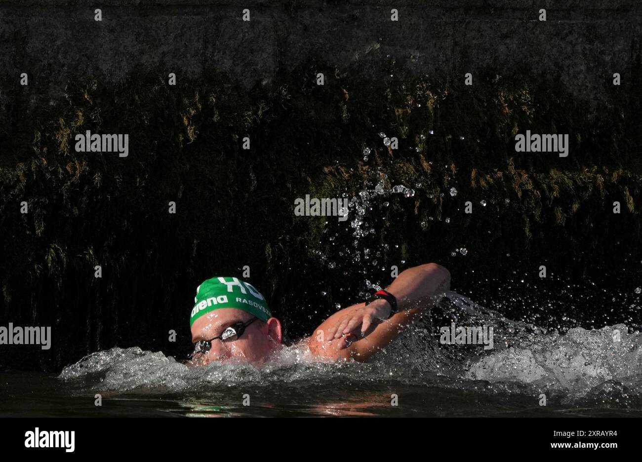 Paris, France. 09 août 2024. (240809) -- PARIS, 9 août 2024 (Xinhua) -- Kristof Rasovszky, de Hongrie, participe aux 10 km de marathon masculin de natation aux Jeux Olympiques de Paris 2024 à Paris, France, le 9 août 2024. (Xinhua/Xia Yifang) crédit : Xinhua/Alamy Live News crédit : Xinhua/Alamy Live News Banque D'Images
