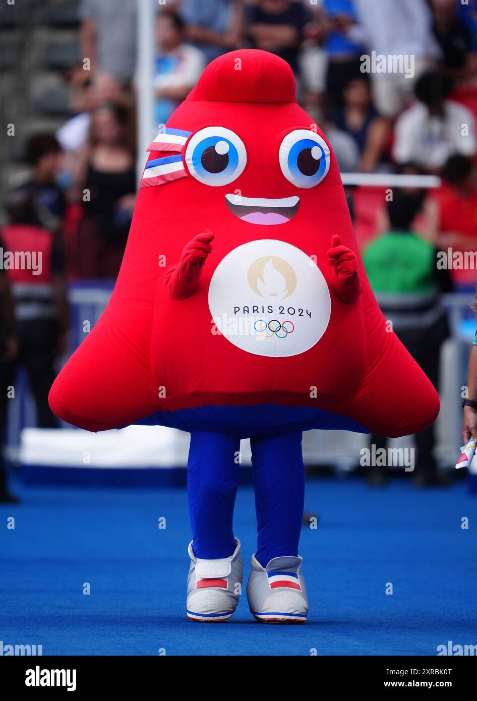 La mascotte olympique de Paris 2024, Phryge lors du match pour la médaille d'or masculine au Parc des Princes, Paris, le quatorzième jour des Jeux Olympiques de Paris 2024 en France. Date de la photo : vendredi 9 août 2024. Banque D'Images