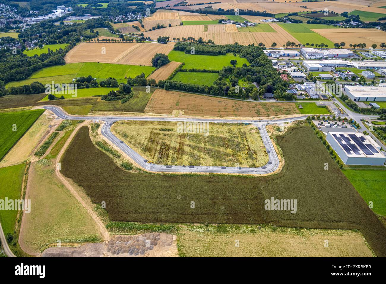 Luftbild, Industriepark Gewerbegebiet-Nord, Ausbaufläche Marie-Curie-Straße und Wiesen und Felder, Belecke, Warstein, Sauerland, Rhénanie-du-Nord-Westphalie, Deutschland ACHTUNGxMINDESTHONORARx60xEURO *** vue aérienne, parc industriel, zone industrielle nord, zone d'expansion Marie Curie Straße et prairies et champs, Belecke, Warstein, Sauerland, Rhénanie du Nord-Westphalie, Allemagne ATTENTIONxMINDESTHONORARx60xEURO Banque D'Images