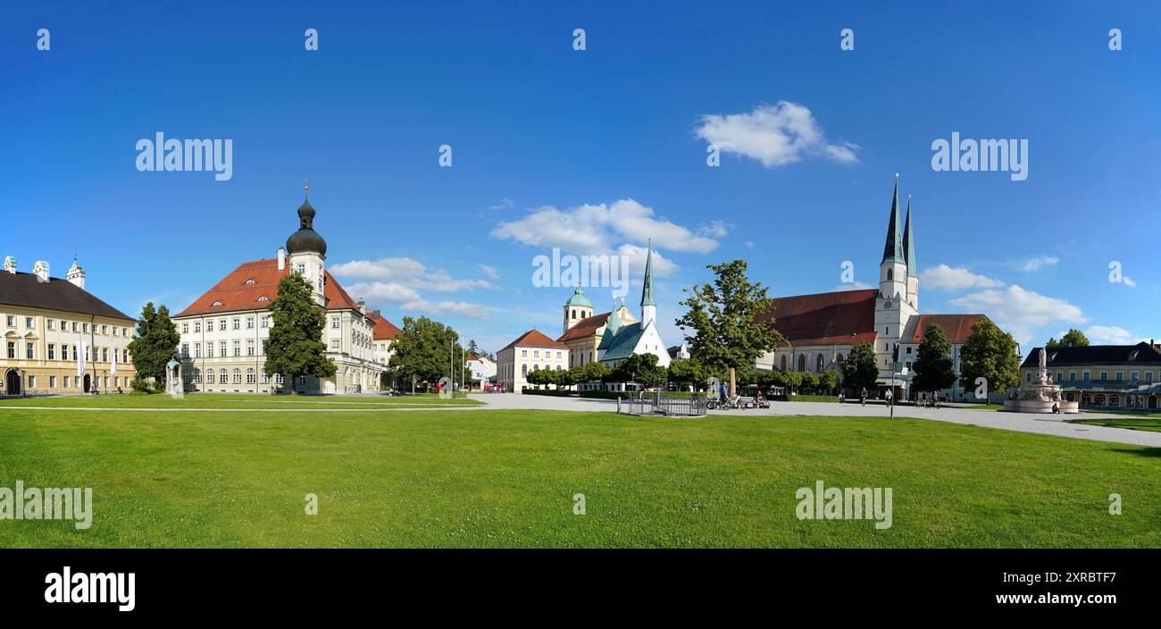 Allemagne, Bavière, haute-Bavière, Altötting, place de la Chapelle, Town Hall, Congregation Hall, Capucin Church of changea Magdalena, Chapel of Grace, Collegiate Parish Church of New Philip et rendu James Banque D'Images