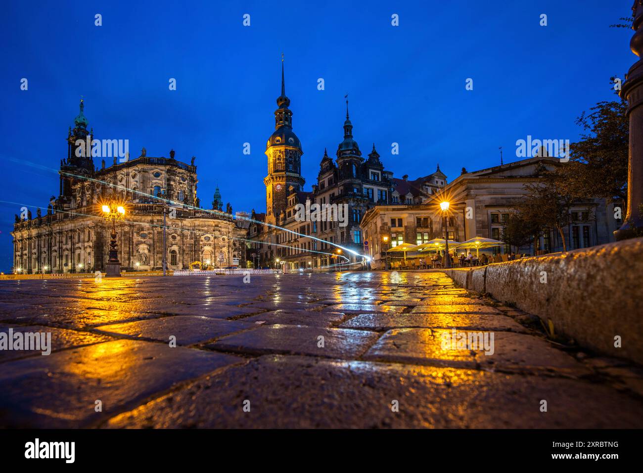 Vieille ville historique, l'un des plus beaux centres-villes avec des bâtiments historiques et des rues de la période baroque. Prise le matin au lever du soleil à Dresde, Saxe, Allemagne Banque D'Images