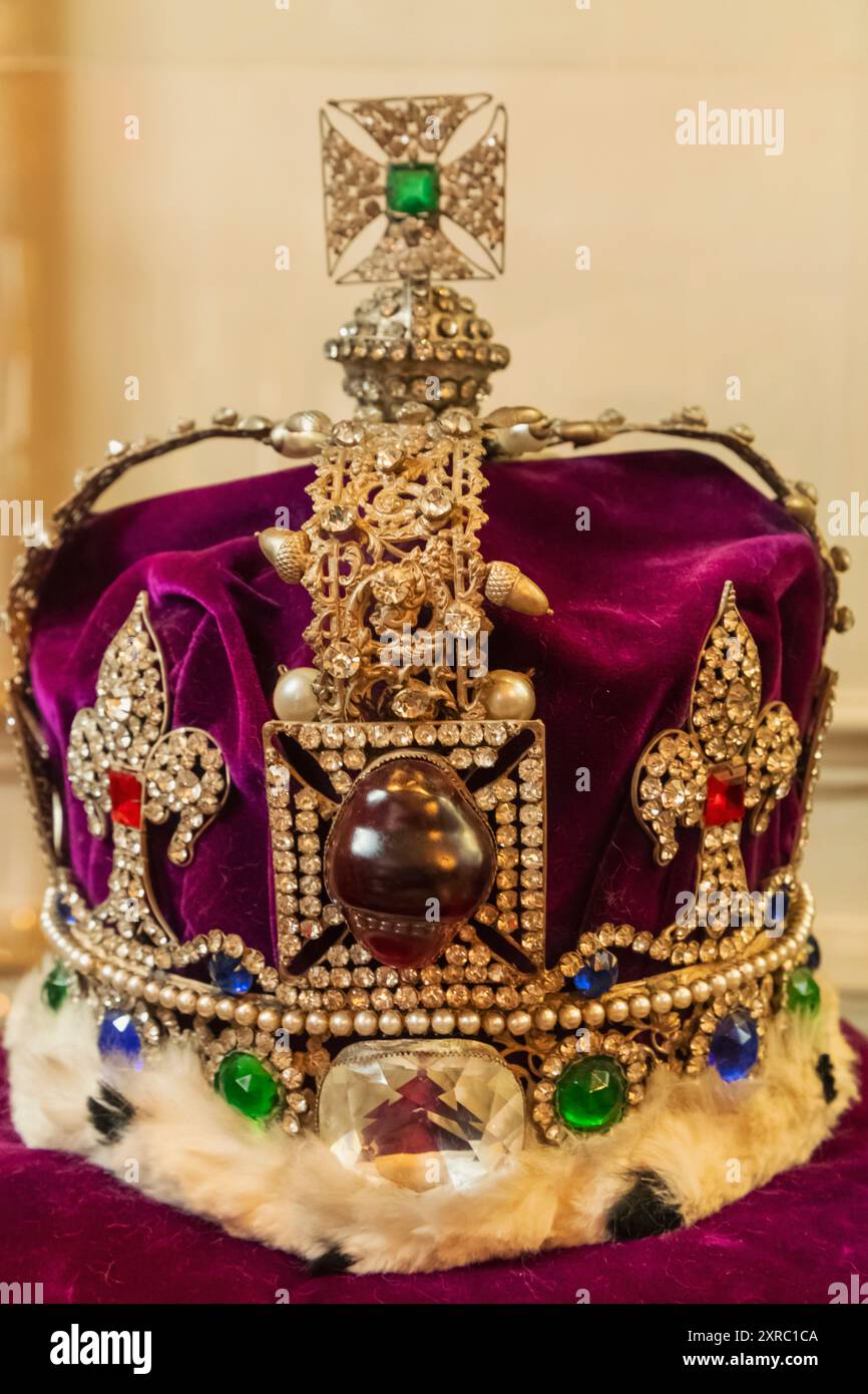 Angleterre, Kent, Rochester, Rochester Guildhall Museum, exposition de la couronne impériale de l'État partie de la collection de joyaux de la couronne de Medway Banque D'Images
