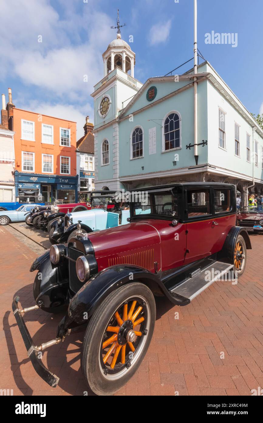 Angleterre, Kent, Faversham, Festival annuel des transports, exposition de voitures anciennes et Guildhall Banque D'Images