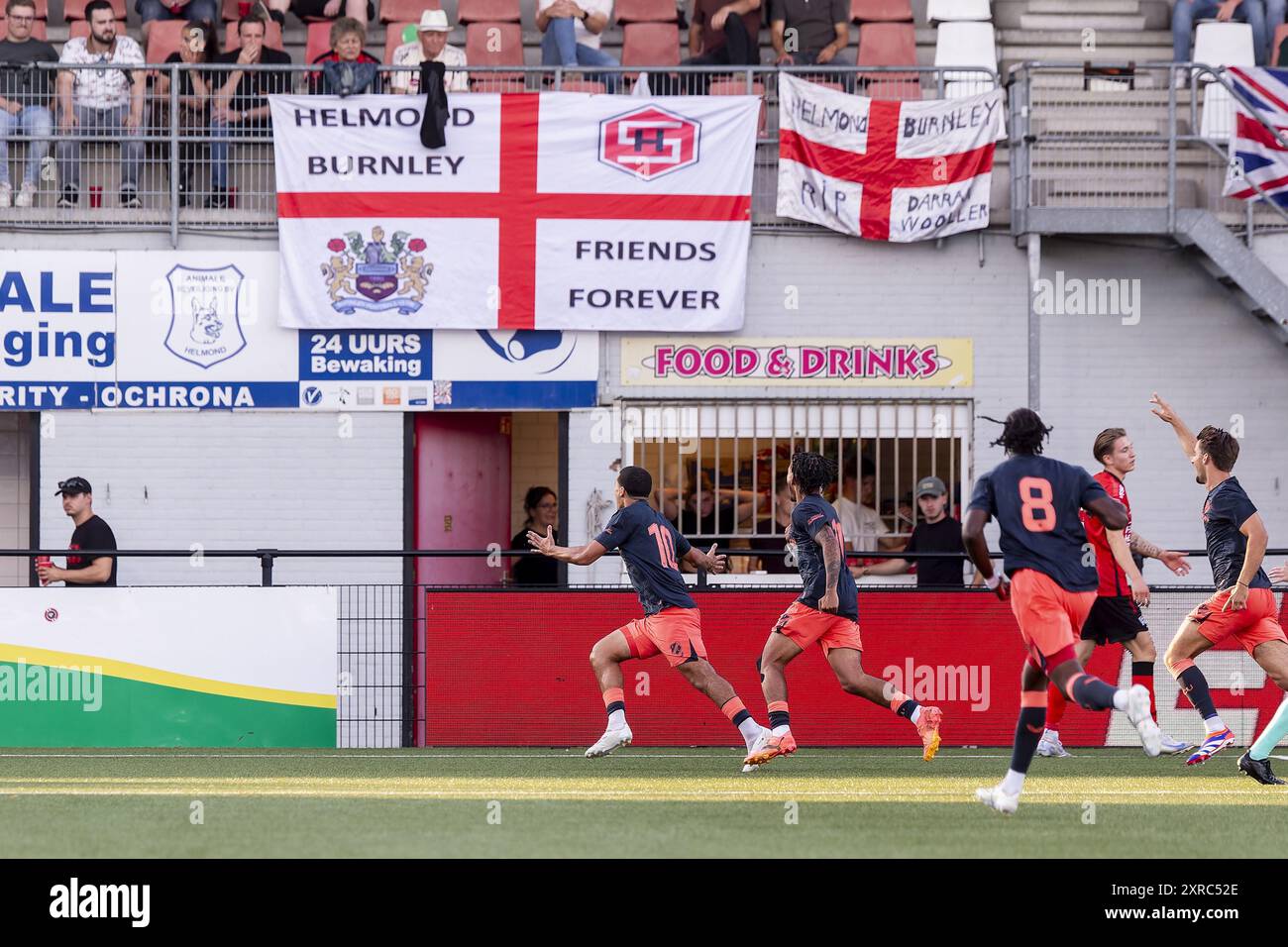 HELMOND, 09-08-2024, Stadion de Braak, Stadium of Helmond Sport, Néerlandais KeukenKampioen Divisie saison de football 2023/2024. Helmond Sport - Jong Utrecht Jong Utrecht joueur Rafik El Arguioui (l) célébrant pendant le jeu Helmond Sport - Jong Utrecht. (Photo Pro Shots/SIPA USA) Banque D'Images
