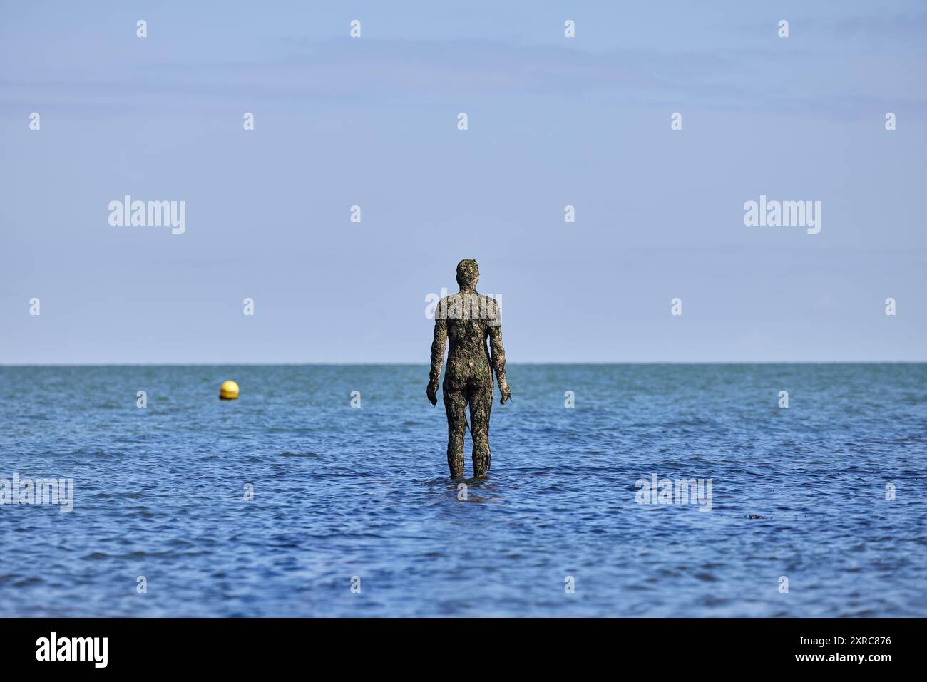 Antony Gormley une autre fois Statue. UNE AUTRE FOIS est une série de cent figures solides en fonte d'Antony Gormley Banque D'Images