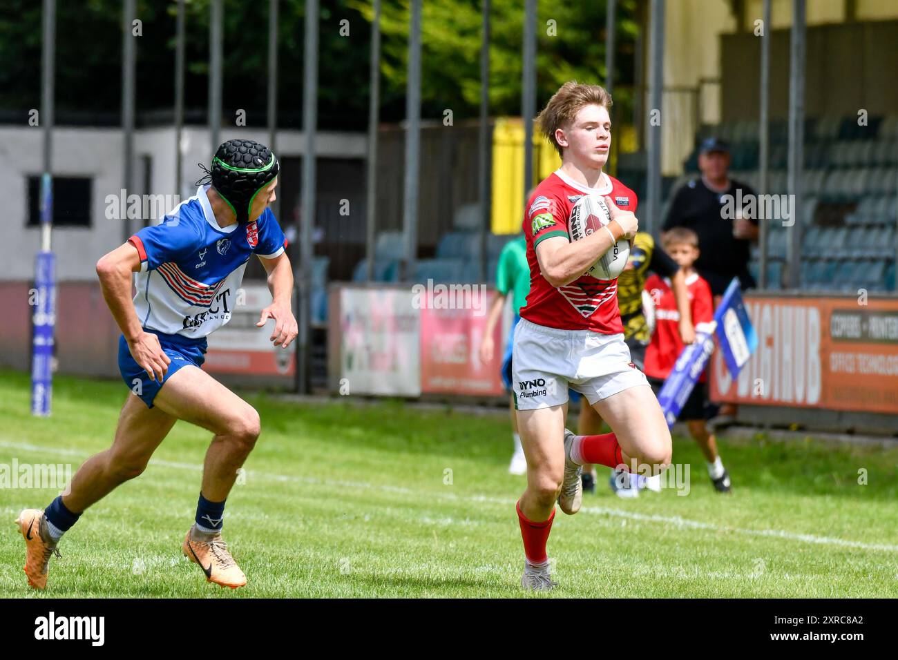 Neath, pays de Galles. 3 août 2024. Samuel Dickenson, du pays de Galles, fait une pause lors du match de championnat des moins de 16 ans de la Ligue des quatre Nations de rugby entre le pays de Galles et les England Community Lions au Lextan Gnoll à Neath, au pays de Galles, au Royaume-Uni, le 3 août 2024. Crédit : Duncan Thomas/Majestic Media. Banque D'Images