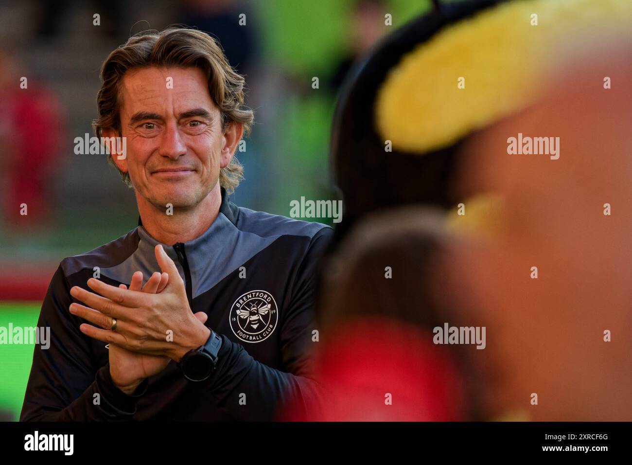 Londres, Royaume-Uni. 09 août 2024. Londres, Angleterre, 09 août 2024 : Thomas Frank (entraîneur de Brentford) avant le match amical entre Brentford et le VfL Wolfsburg au Gtech Community Stadium à Londres, en Angleterre. (Pedro Porru/SPP) crédit : SPP Sport Press photo. /Alamy Live News Banque D'Images