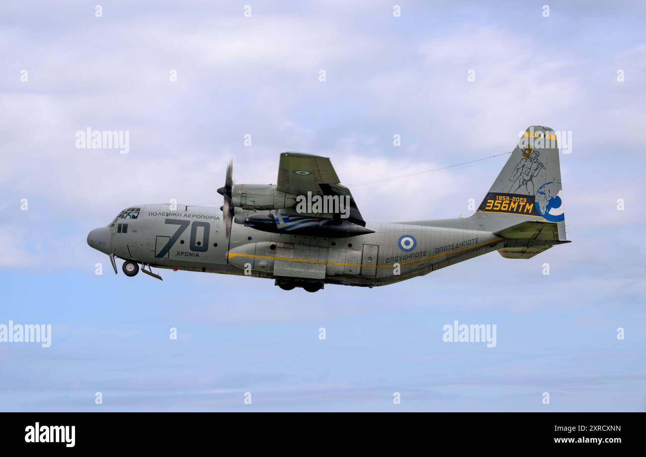 Hellenic Air Force C-130H Hercules départ au Royal International Air Tattoo 2024 Banque D'Images