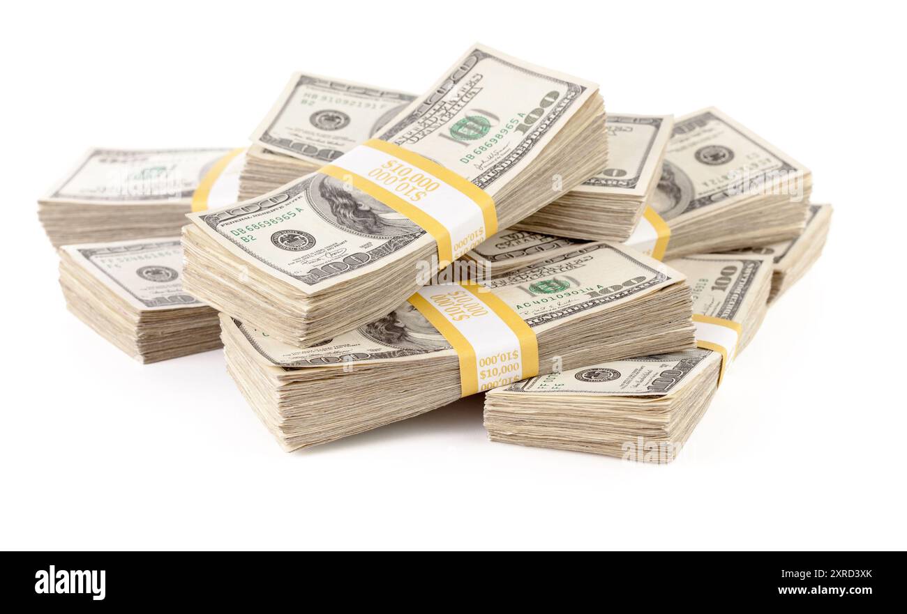 Dix mille dollars des piles de cent dollars des billets isolés sur Blanc. Banque D'Images Dix mille dollars des piles de cent dollars des billets isolés sur Blanc. Banque D'Images