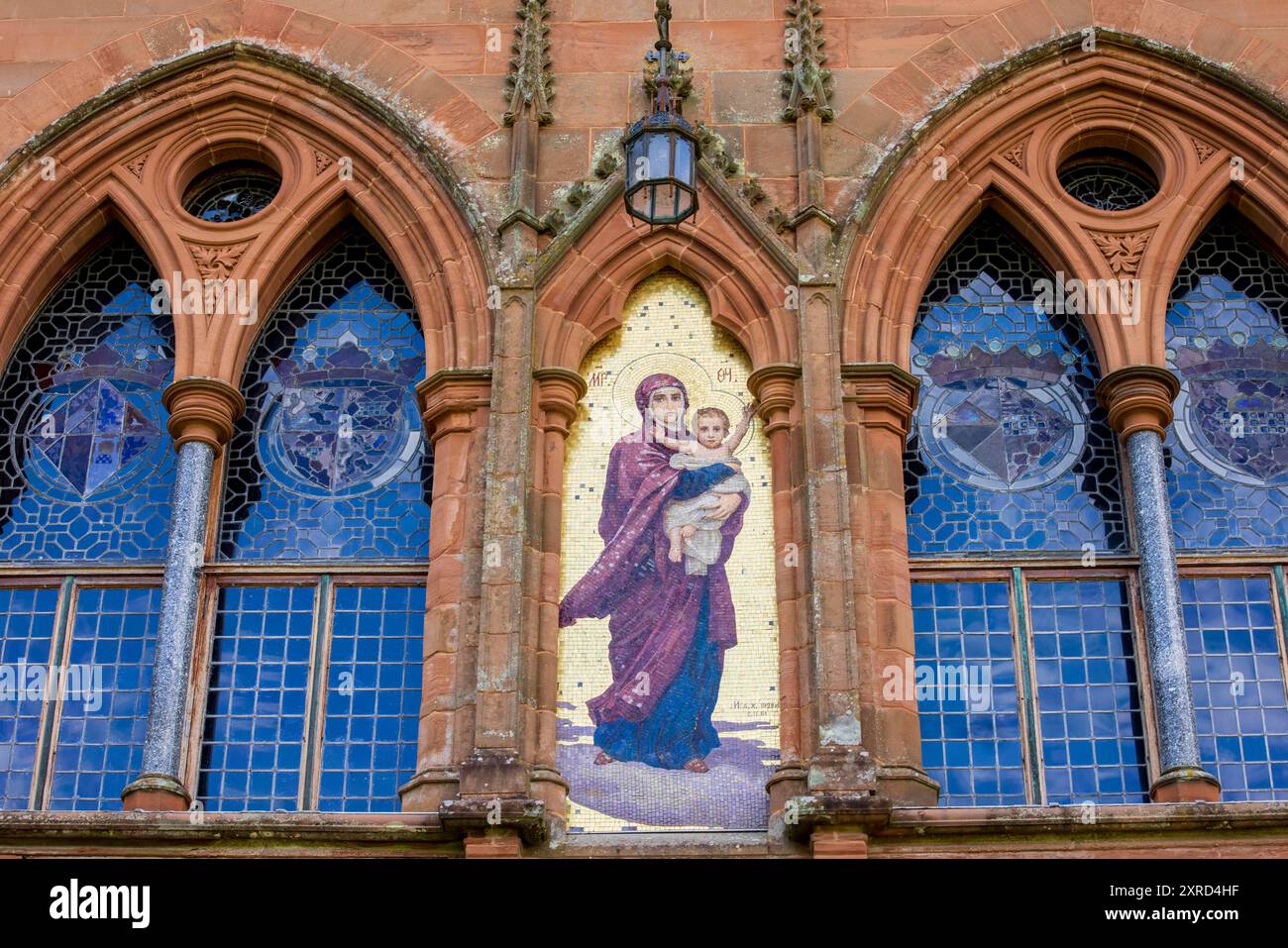 Rothesay, Bute, Écosse, Royaume-Uni. 6 juillet 2024. Mosaïque d'icônes religieuses extérieures ou œuvres d'art de Mary du mont Stuart. Mount Stuart House sur l'île de Bute est construit dans le style néo-gothique et est la maison ancestrale des marquis de Bute et le siège des Stuarts de Bute depuis 1157. Dans toute la maison sont des symboles religieux et astrologiques destinés à exprimer la philosophie du 3e marquis. L'île de Bute est une île du Firth of Clyde dans l'Argyll, en Écosse. (Crédit image : © Ruaridh Stewart/ZUMA Press Press Press Wire) USAGE ÉDITORIAL SEULEMENT! Non destiné à UN USAGE commercial ! Banque D'Images