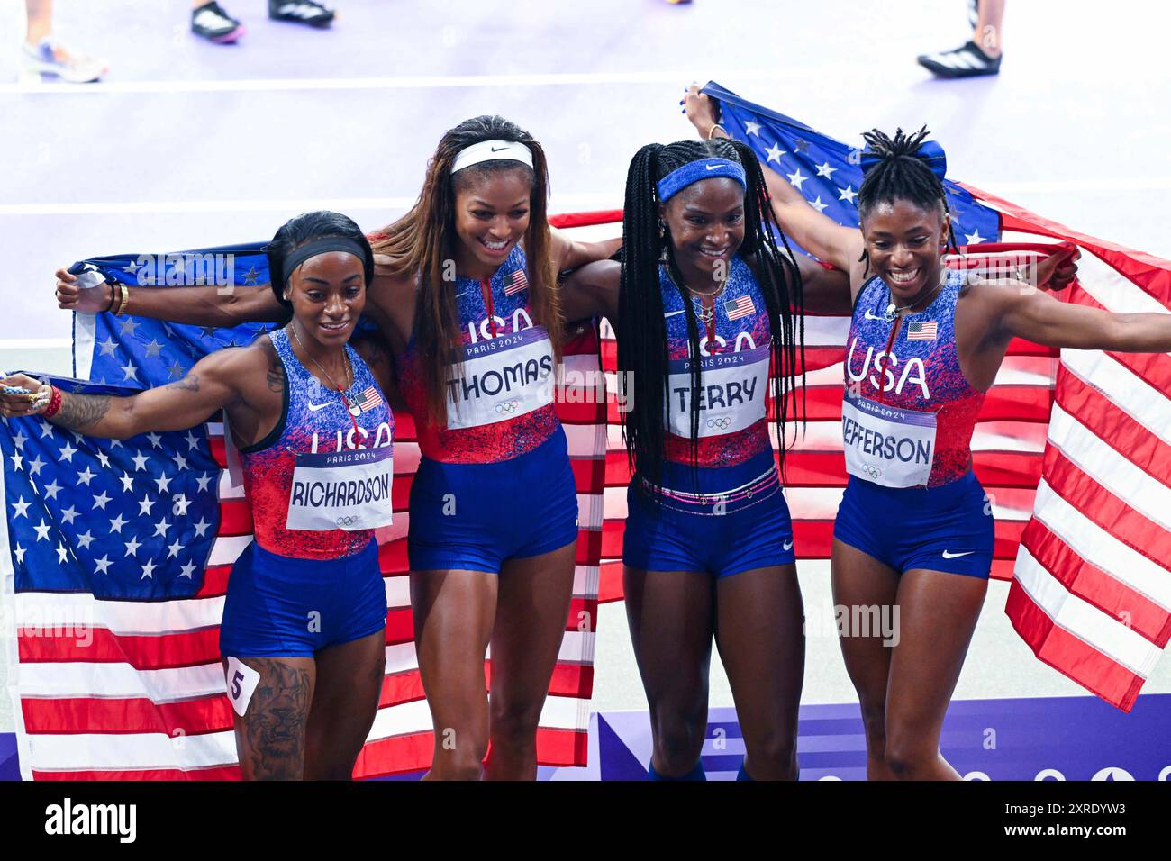 JEFFERSON Melissa, RICHARDSON Sha carri, TERRY Twanisha, HOMAS Gabrielle ( Team USA ) Médaille d'Or, Athlétisme, femmes's 4 x 100m finale du relais lors des Jeux Olympiques Paris 2024 le 9 août 2024 au stade de France à Saint-Denis près de Paris, France Banque D'Images