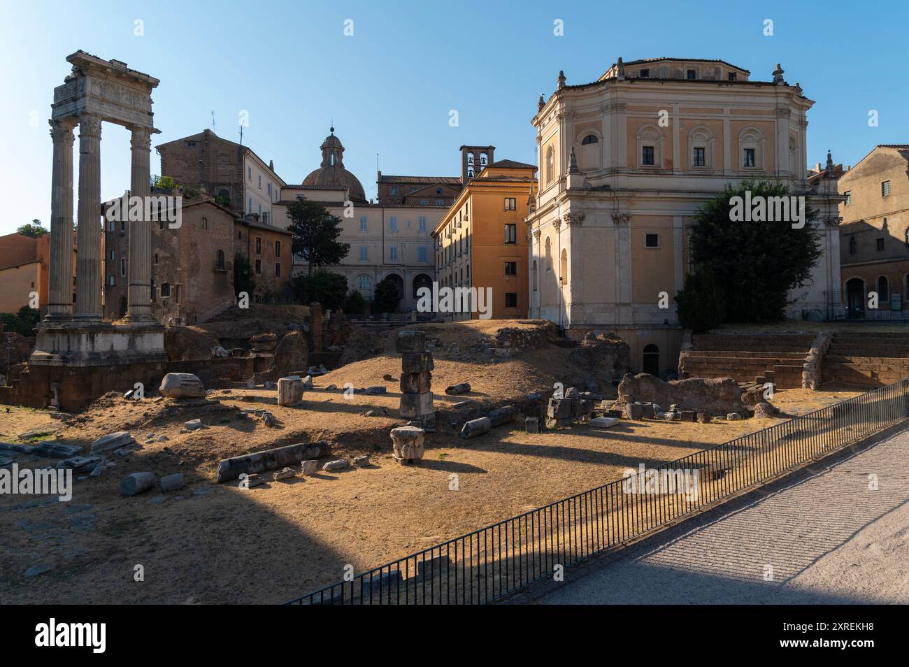 Temples d'Apollon Sosiano et Bellona, ​​between le Théâtre de Marcellus et le Portique d'Octavia, dans le quartier juif, Rome, Italie Banque D'Images