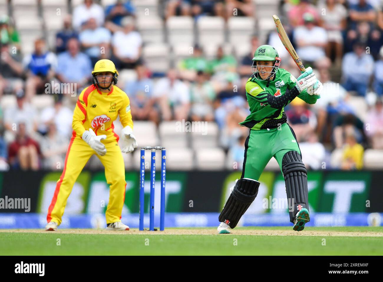 Southampton, Royaume-Uni. 10 août 2024. Georgia Adams de Southern Brave battant lors du Hundred Women's match entre Southern Brave et Trent Rockets à l'Utilita Bowl. Crédit : Dave Vokes/Alamy Live News Banque D'Images