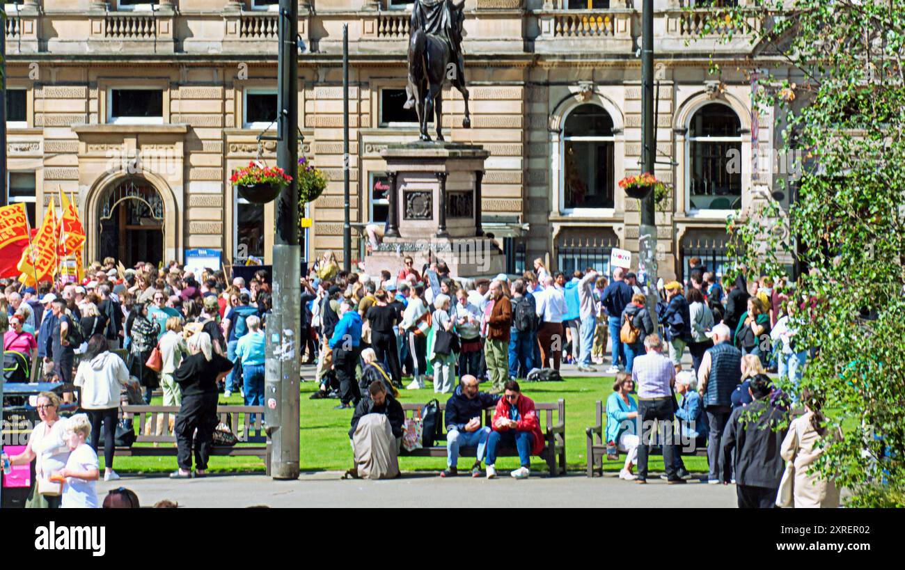 Glasgow, Écosse, Royaume-Uni.10 août 2024. Un rassemblement anti-faciste sur la place george a vu des milliers de personnes assister dans le centre de la ville. Crédit Gerard Ferry /Alamy Live News Banque D'Images