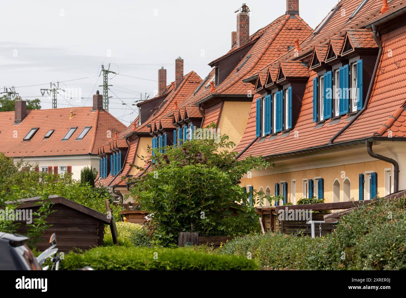 Bilderserie 09.08.2024 Bilder aus der Gartenstadt Nürnberg, einer der ältesten Siedlungen in Deutschland die nach den Ideen der sozialen Baugenossenschaften Gartenstadt im Jahre 1908 gegründet wurde Ziel der Gartenstadt Bewegung War auch, schönen Siedlungen zu schaffen Nürnberg Bayern Deutschland *** série 09 08 2024 photos de Gartenstadt Nuremberg, L'un des plus anciens lotissements d'Allemagne, fondé en 1908 selon les idées des coopératives de construction sociale de Gartenstadt le mouvement Gartenstadt avait également pour but de créer de beaux lotissements Nuremberg B. Banque D'Images