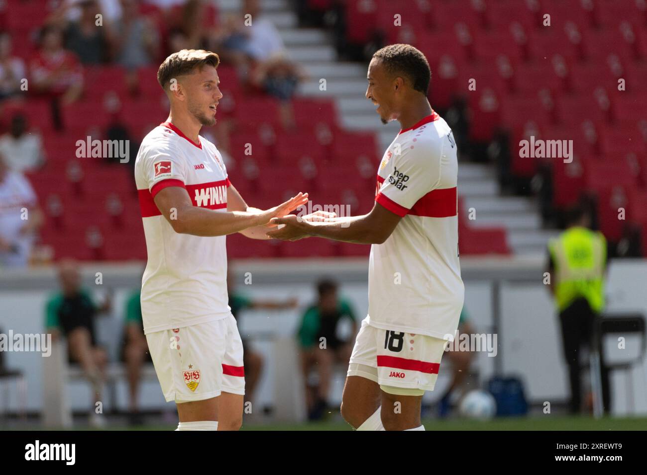 Tor zum 2:0 durch Ermedin Demirovic (VfB Stuttgart, #09) jubel mit Jamie Leweling (VfB Stuttgart #18) VfB Stuttgart v. Athletic Bilbao, Fussball, Herren, Testspiel, Freundschaftsspiel, saison 24/25, GER, 10.08.2024, LES RÈGLEMENTS DFL/DFB INTERDISENT TOUTE UTILISATION DE PHOTOGRAPHIES COMME SÉQUENCES D'IMAGES ET/OU QUASI-VIDÉO, Foto : Eibner-Pressefoto/Wolfgang Frank Banque D'Images