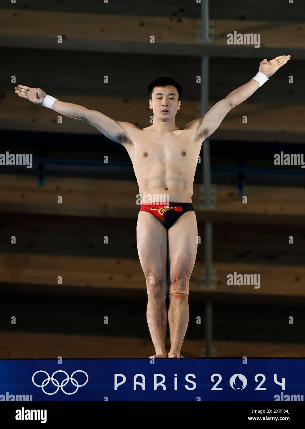 Saint Denis. 10 août 2024. Le Chinois CAO Yuan participe à la finale masculine de plongeon sur 10 m aux Jeux Olympiques de Paris 2024 à Saint-Denis, France, le 10 août 2024. Crédit : Zhang Yuwei/Xinhua/Alamy Live News Banque D'Images