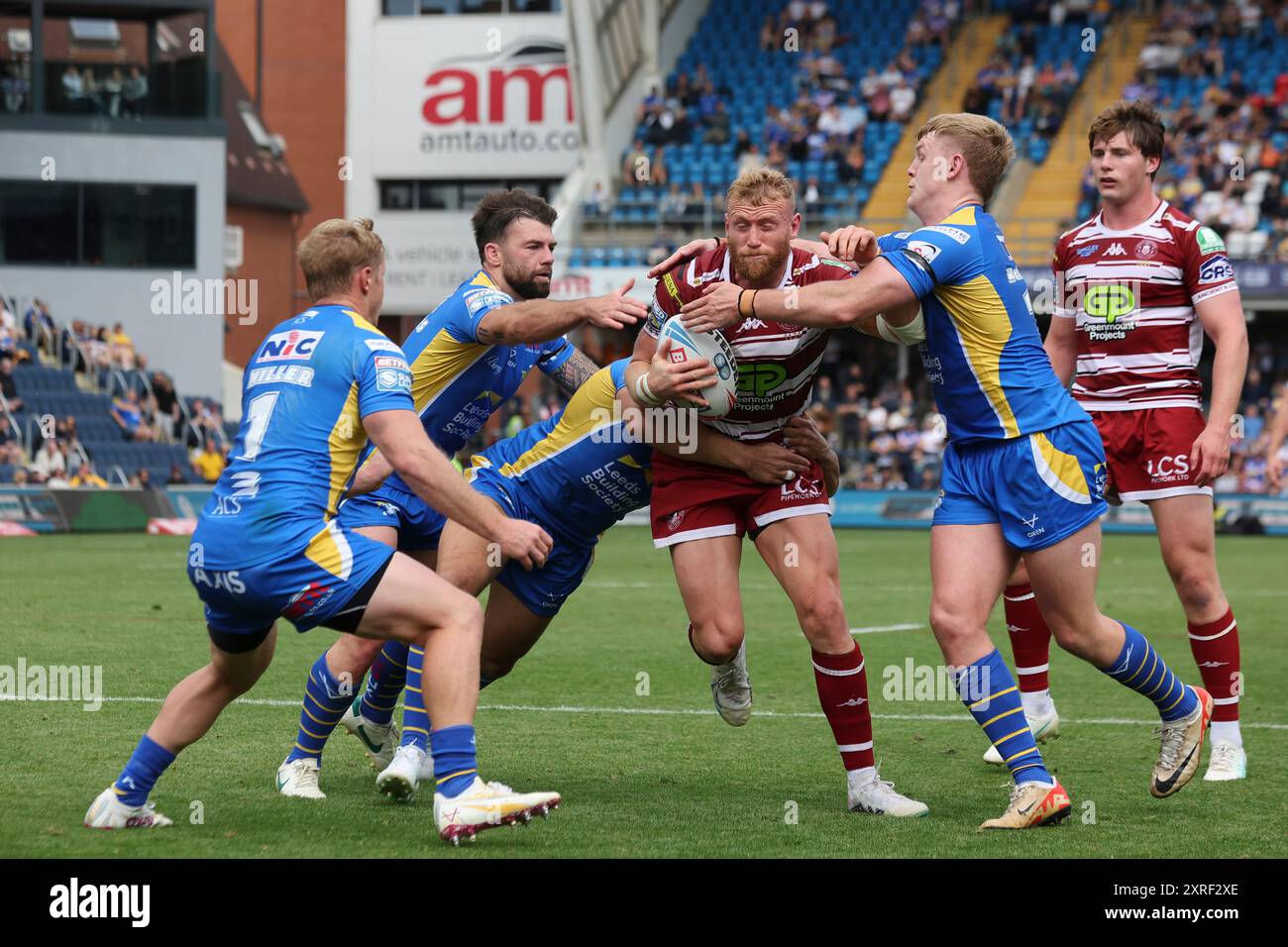 Leeds, Royaume-Uni. 10 août 2024. AMT Headingley Rugby Stadium, Leeds, West Yorkshire, 10 août 2024. Betfred Super League Leeds Rhinos contre Wigan Warriors Luke Thompson de Wigan Warriors sur l'attaque contre Leeds Rhinos Credit : Touchlinepics/Alamy Live News Banque D'Images