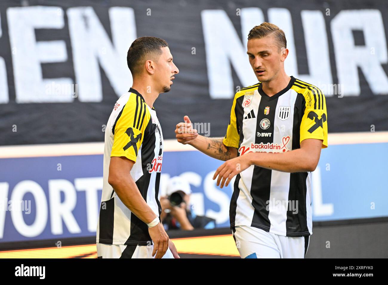 10.08.2024, Raiffeisen Arena Linz, AUT, Admiral Bundesliga, LASK Linz vs SCR Altach, im Bild Robert Zulj (LASK), Philipp Ziereis (LASK) .// Admiral Bundesliga match entre le LASK Linz et SCR Altach à Linz, Autriche le 2024/08/10. - 20240810 PD12636 Banque D'Images
