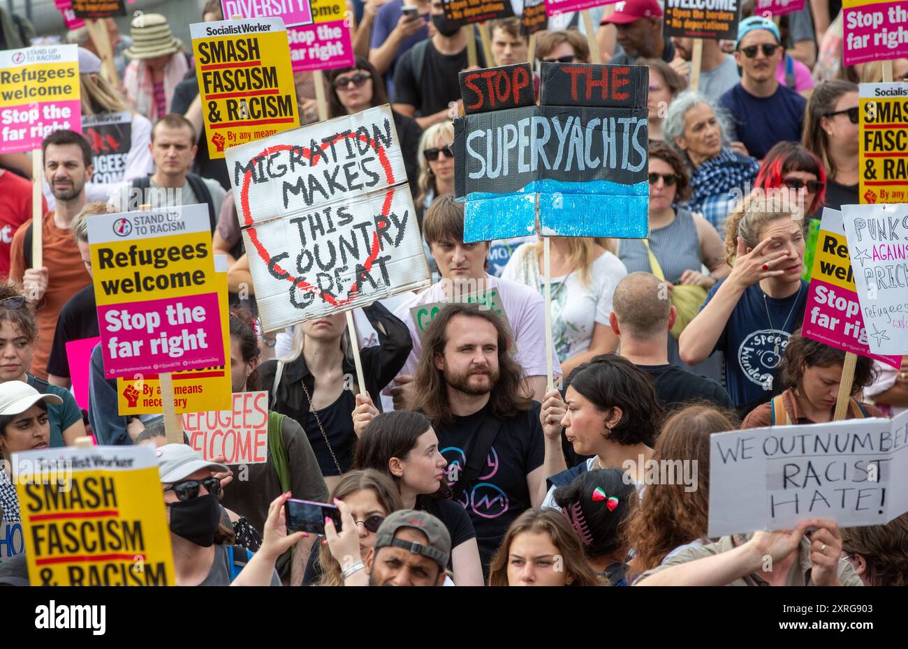 Londres, Angleterre, Royaume-Uni. 10 août 2024. Des militants anti-racisme protestent contre le leader réformiste britannique Nigel Farage à Londres pour son rôle présumé dans les émeutes d'extrême droite à travers le Royaume-Uni. (Crédit image : © Tayfun Salci/ZUMA Press Wire) USAGE ÉDITORIAL SEULEMENT! Non destiné à UN USAGE commercial ! Banque D'Images