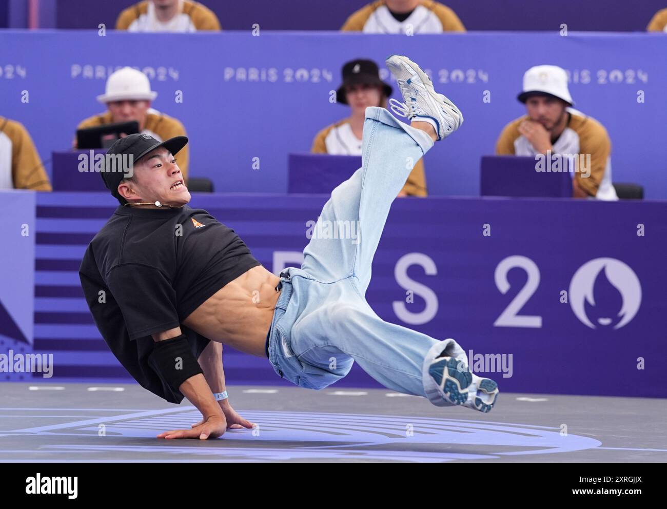 Shigekix (Japon) concourt lors du B-Boys Round Robin Group A combat entre Shigekix (Japon) et Hiro10 (Japon) le jour 15 des Jeux Olympiques à Concorde, Paris, France. Ulrik Pedersen/CSM. Banque D'Images