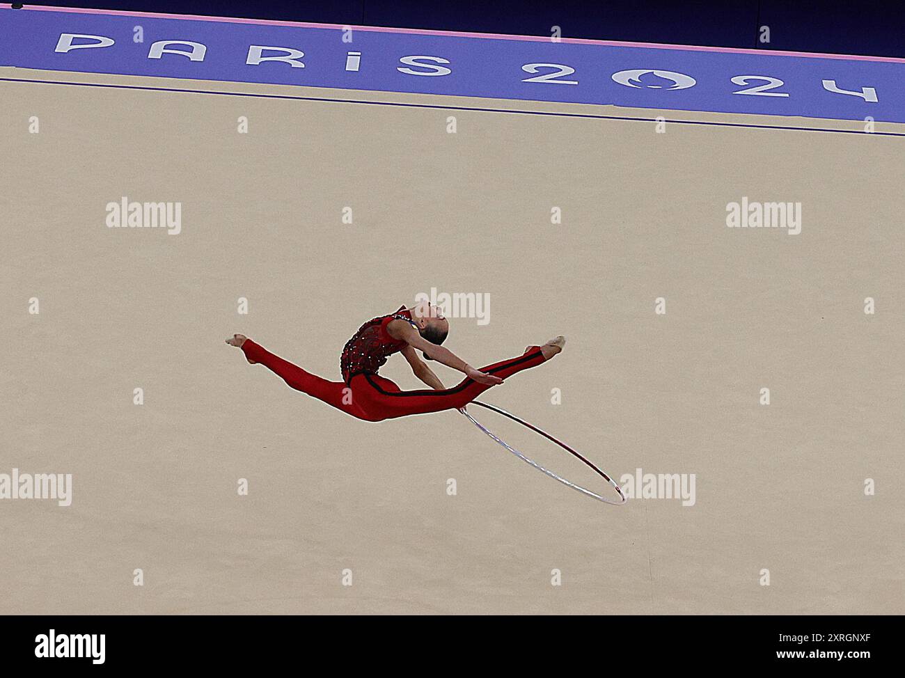 Jeux olympiques de Paris 2024 : gymnastique rythmique All Round dans l'une des compétitions les plus fascinantes des Jeux Olympiques de Paris 2024, l'allemande Darja Varfolomeeva décroché l'or individuel de gymnastique rythmique après avoir affiché le score le plus élevé dans trois des quatre épreuves pour un total de 142,850. Cette victoire marque la toute première médaille d'or de l'Allemagne dans cet événement. La bulgare Boryana Kaleyn a pris la deuxième place avec un score de 140.60, l'italienne Sofia Raffaeli a pris la médaille de bronze avec un 136,30 après avoir terminé en tant que meilleur buteur de la qualification. Nom du gymnat comme nom de fichier Banque D'Images