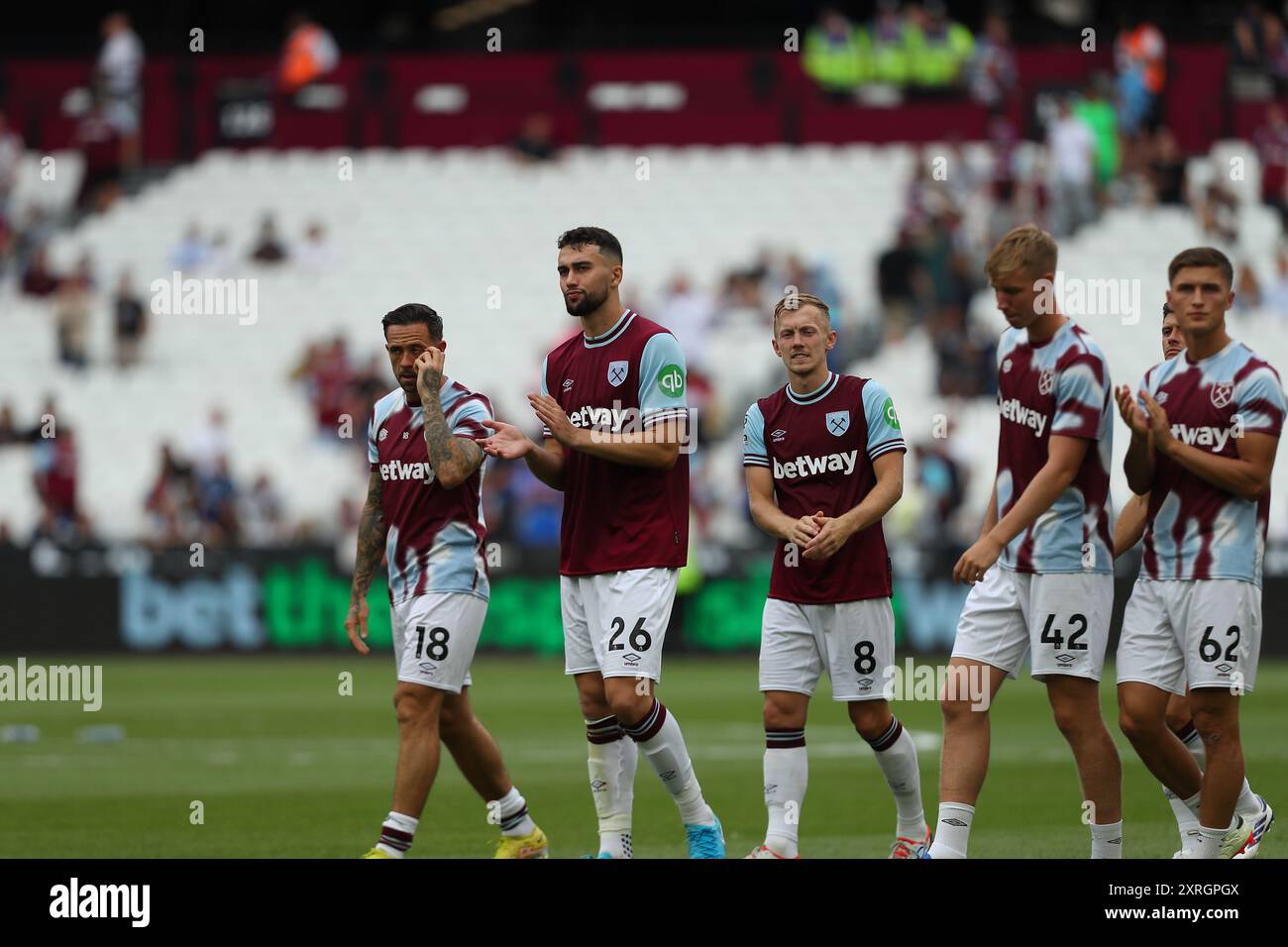 London Stadium, Londres, Royaume-Uni. 10 août 2024. Pré-saison Football Friendly, West Ham United contre Celta Vigo ; les joueurs de West Ham United remercient les fans après le match. Crédit : action plus Sports/Alamy Live News Banque D'Images