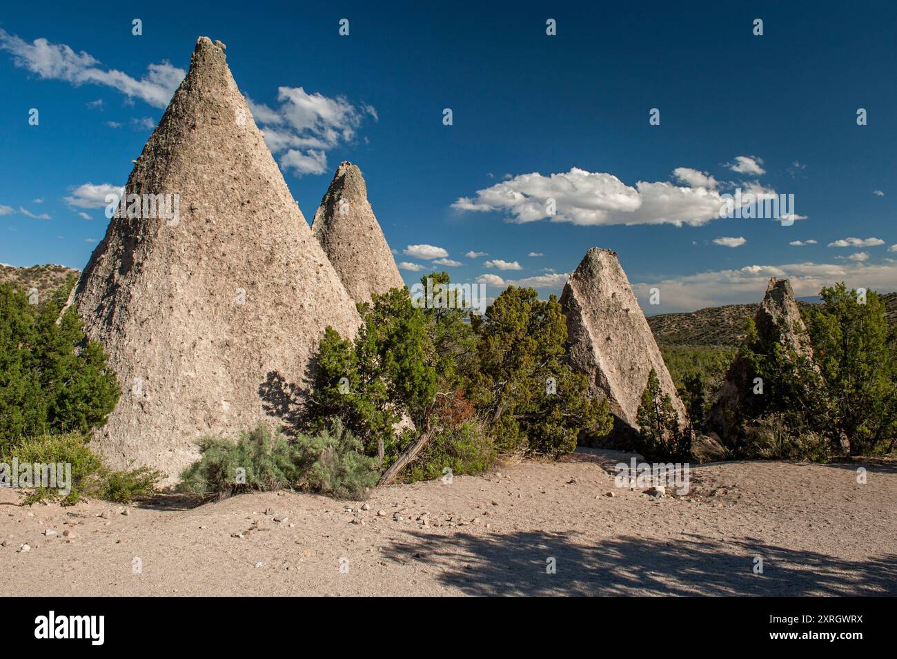 Tente Rocks au monument national de Kasha-Katuwe Tent Rocks, Cochiti Pueblo, Nouveau-Mexique Banque D'Images