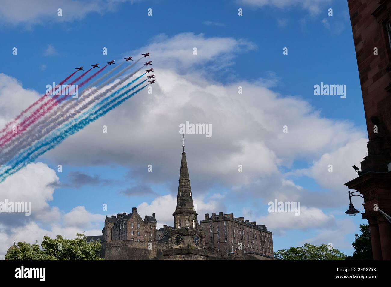 Édimbourg Écosse, Royaume-Uni 10 août 2024. Les flèches rouges survolent le château d'Édimbourg. crédit sst/alamy live news Banque D'Images